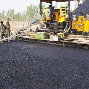 新疆喀什道路铺设现场